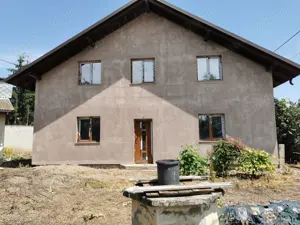 Casa de vânzare în loc Tg Trotus