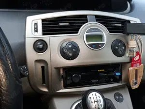 Vindem Renault Scenic ll, 2006, 230000km, panoramic, radio Sony cu usb, Bluetooth..  - imagine 5