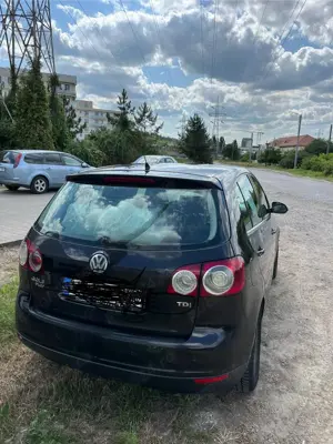 Vând Golf 5 Plus, tipul BXE, 1.9 TDI, anul 2007, închidere centralizată , geamuri electrice față, sp