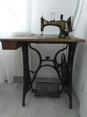 Masina de cusut originala Kaiser, vintage, cu masa Keppich