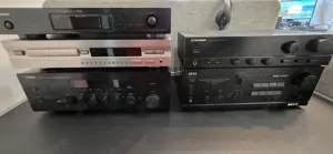 Pachet echipamente audio: 2 x amplificator, network streamer, CD player, boxe