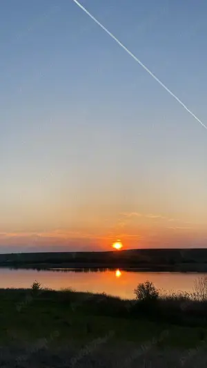 Vand teren  si cabana pe malul lacului de la Pischia. Un front la lac altul la 30m de padure - imagine 5