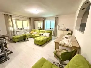 Casă cu 5 Camere, Garaj și Livadă pe Teren de 660 mp – Micești