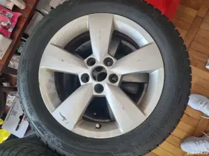 4 cauciucuri de iarna 185 60 15 cu jante de aliaj 5x110 Skoda