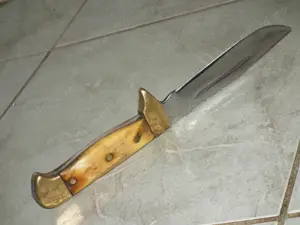 Briceag retro cu plásele din corn nr.20