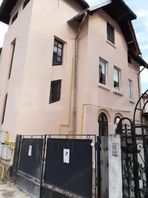 Casa de vanzare, cu 10 camere, suprafata utila 310 mp, zona Rahovei