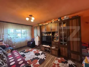 Apartament cu 3 camere, decomandat, zona Mall