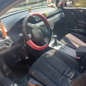 Vw Passat 1.9 tdi anul 2006 - imagine 2