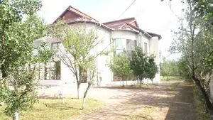 Vand casa de locuit sau pentru pensiune in Deva, zona 22 Decembrie, S+P+1+M, contructie din BCA