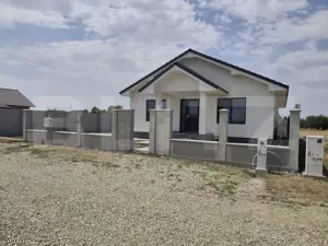 Casa finisata la cheie racordata la toate utilitatile 120 mp utili in Santandrei