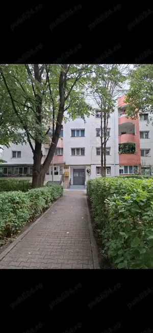 Vand apartament 3 camere