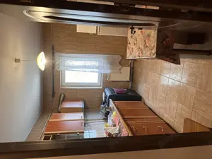   DE VÂNZARE : Apartament 4 camere , zona Gării - Vaslui - imagine 2