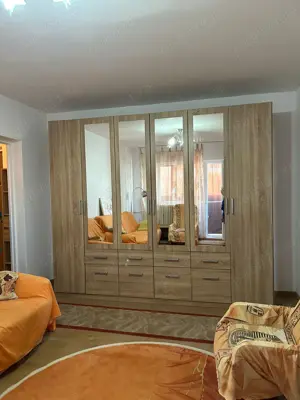 Vand apartament lux , 2 camere, et.3, zona Piata Rahova 115.000 E negociabil