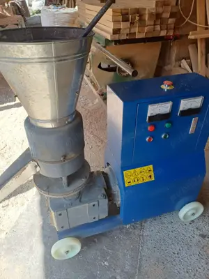 Vând sau schimb presă peleți 7,5 kw