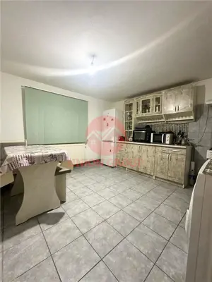 Casa cu Potential Multiplu, Pretabila Pentru Doua Familii sau Business, Chiar la Strada Principala - imagine 8