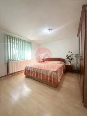 Casa cu Potential Multiplu, Pretabila Pentru Doua Familii sau Business, Chiar la Strada Principala - imagine 10