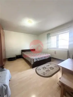 Casa cu Potential Multiplu, Pretabila Pentru Doua Familii sau Business, Chiar la Strada Principala - imagine 16