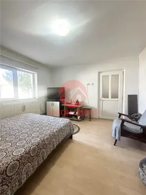 Casa cu Potential Multiplu, Pretabila Pentru Doua Familii sau Business, Chiar la Strada Principala - imagine 17