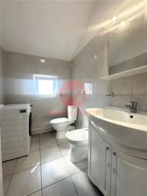 Casa cu Potential Multiplu, Pretabila Pentru Doua Familii sau Business, Chiar la Strada Principala - imagine 14