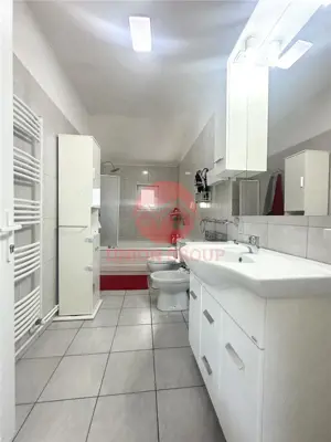 Casa cu Potential Multiplu, Pretabila Pentru Doua Familii sau Business, Chiar la Strada Principala - imagine 15