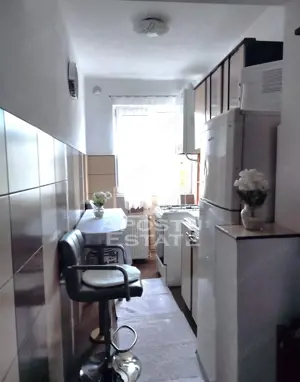 Apartament cu 3 camere, semidecomandat, renovat,  Spitalul Judetean - imagine 6