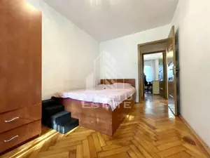 Apartament cu 3 camere etajul 1 zona Sagului