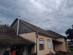 Vand casa in Ungaria la 25 km de vama Bors - imagine 2