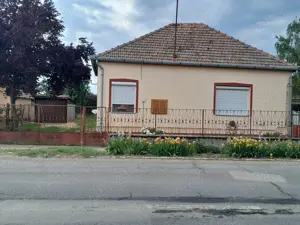 Vand casa in Ungaria la 25 km de vama Bors