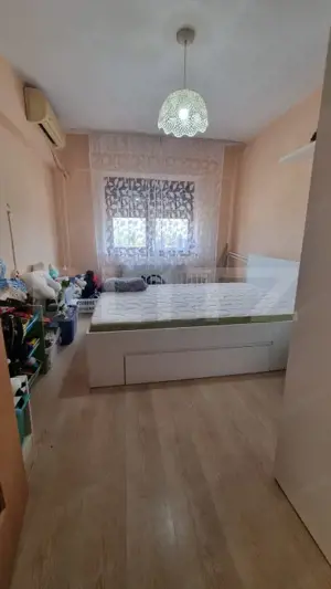 Apartament de vanzare, cu 3 camere, 61 mp, zona semicentrala - imagine 2