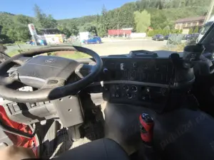 Ansamblu basculabil volvo cu bena schmitz cu coaste