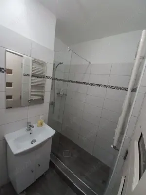 Închiriez apartament cu doua camere, decomandat