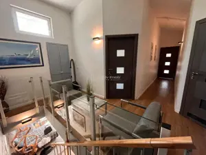 Lugoj,  Vila de Vis Cu Piscina, 440 Mp. Construiti, 820 Mp. Teren - imagine 18