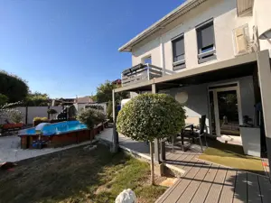 Lugoj,  Vila de Vis Cu Piscina, 440 Mp. Construiti, 820 Mp. Teren - imagine 2