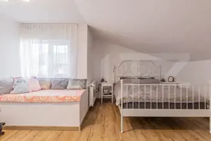 Casa moderna 3camere si mansarda amenajata in zona linistita Tarlungeni - imagine 7