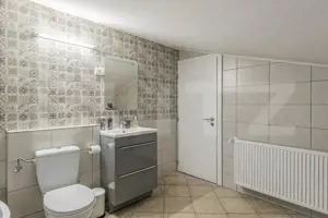 Casa moderna 3camere si mansarda amenajata in zona linistita Tarlungeni - imagine 12