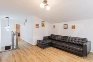 Casa moderna 3camere si mansarda amenajata in zona linistita Tarlungeni - imagine 8