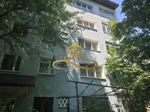 Apartament 3 camere de vanzare zona Piata Sud