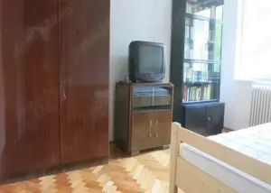 Apartament 3 camere bloc de caramida langa Piata 700 etaj 2 pozitie excelenta - imagine 2