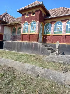 Vand casă cu teren intravilan 