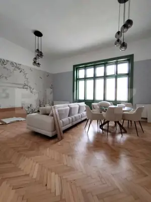 Apartament de vanzare, cu 3 camere, 107 mp, zona centrala