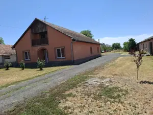 Proprietate mixtă de vânzare în Nădlac – Casă modernă + hală/grajd + teren mare - imagine 5