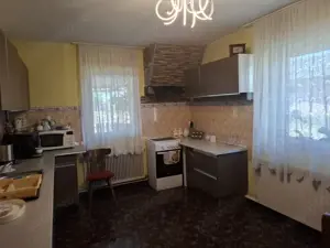 Proprietate mixtă de vânzare în Nădlac – Casă modernă + hală/grajd + teren mare - imagine 11