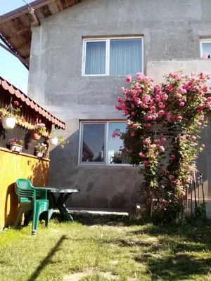 Închiriez parter casa