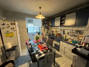 Etaj intermediar. Langa Kaufland. Spatios