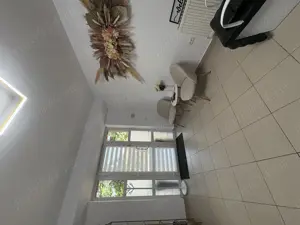 Cameră disponibilă  în salon - imagine 6