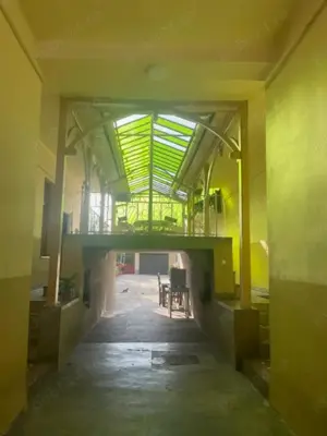 Vand casa situata central , str.L.Rebreanu , langa parcul din strand - imagine 2