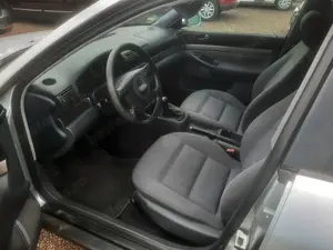 Audi A4 1.6, climatronic, mașină de colecție - imagine 5 Audi A4 1.6, climatronic, mașină de colecție - imagine 5