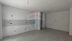 Apartament cu 3 camere de vânzare BLOC NOU