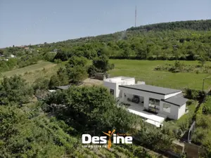 Casă individuală mobilată stil oriental cu 7 camere 196 mp teren 1700 - Bârnova - imagine 2