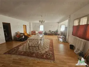 Vila spatioasa 525metri totali de inchiriat in centru Bolintin-Deal - imagine 2